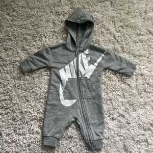Nike
Baby 3M Hooded Coverall